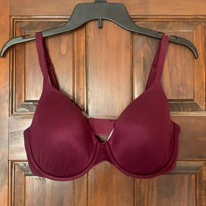 Victoria’s Secret body by Victoria T-shirt bra